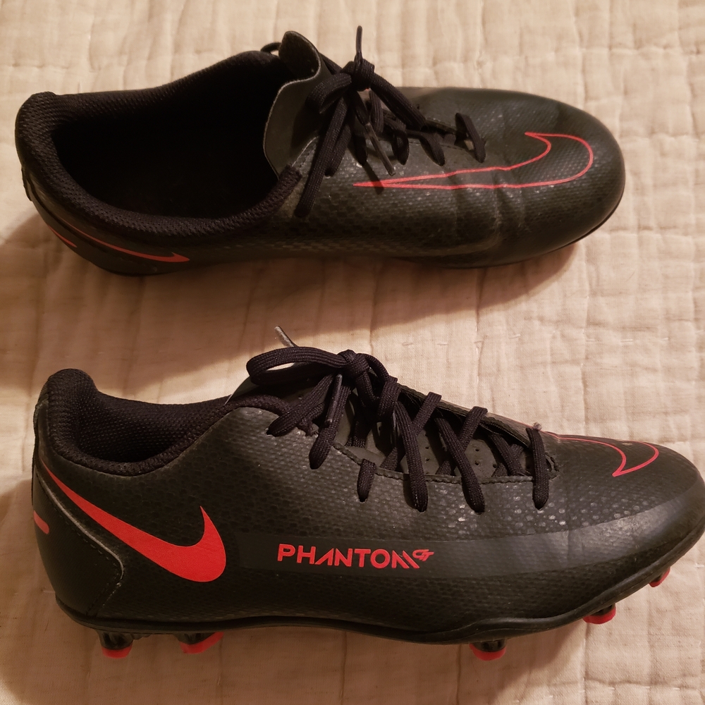 Nike Phantom Boys Black and Red Soccer Cleats